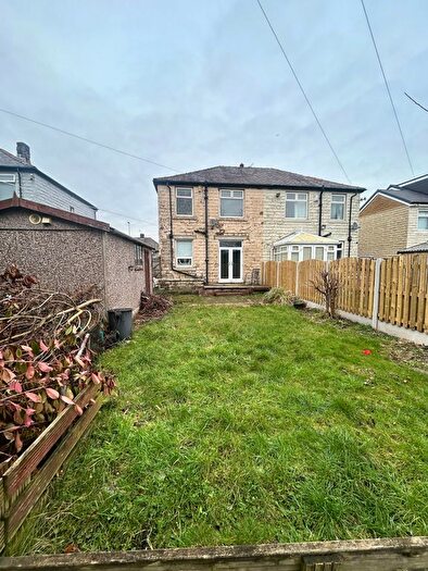3 Bedroom Semi Detached House To Rent In Rooley Lane, Bradford, BD5