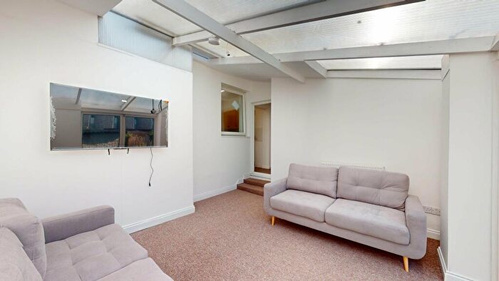 6 Bedroom House To Rent In Berrywood, Shaftesbury Road, BA2