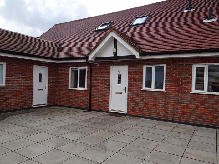 2 Bedroom Flat To Rent In Hill Avenue, Amersham, HP6