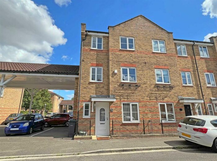 4 Bedroom Town House To Rent In Nottage Crescent, Braintree, CM7