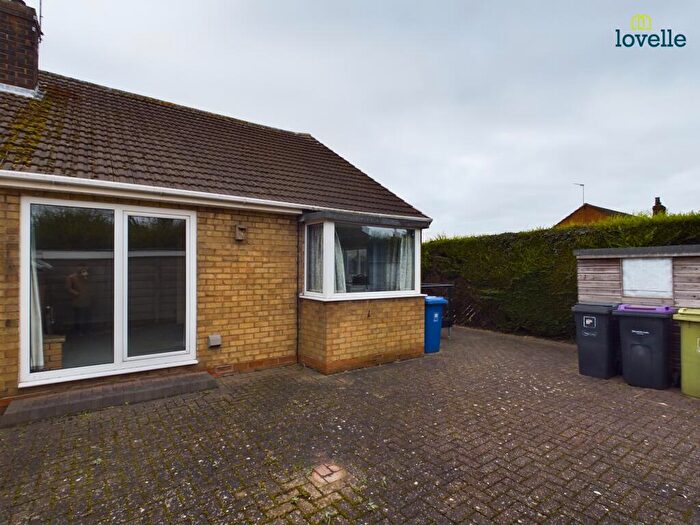 2 Bedroom Semi-Detached Bungalow For Sale In Honeyholes Lane, Dunholme, LN2