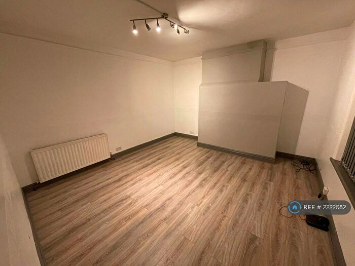 Studio To Rent In Hertford Drive, Wallasey, CH45