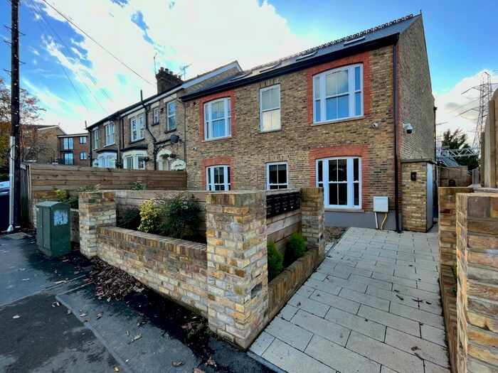 1 Bedroom Flat To Rent In Bushey Grove Road, Bushey, WD23