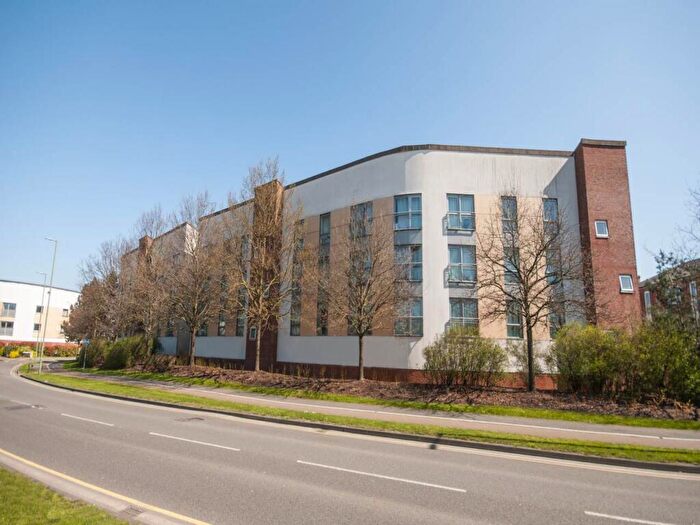 4 Bedroom Flat To Rent In Aviation Avenue, Hatfield, Hertfordshire, AL10