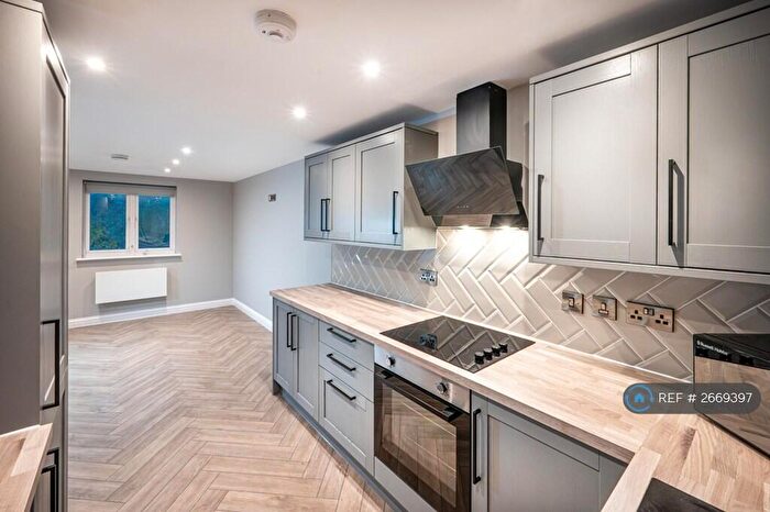 3 Bedroom Flat To Rent In Saltash Road, Swindon, SN2