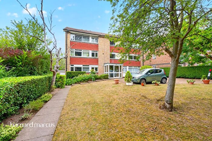 2 Bedroom Flat For Sale In Christchurch Park, Sutton, SM2