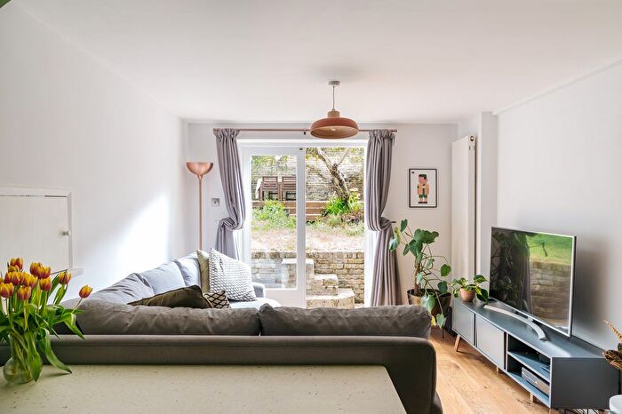 1 Bedroom Detached House For Sale In Beatty Road, London, N16