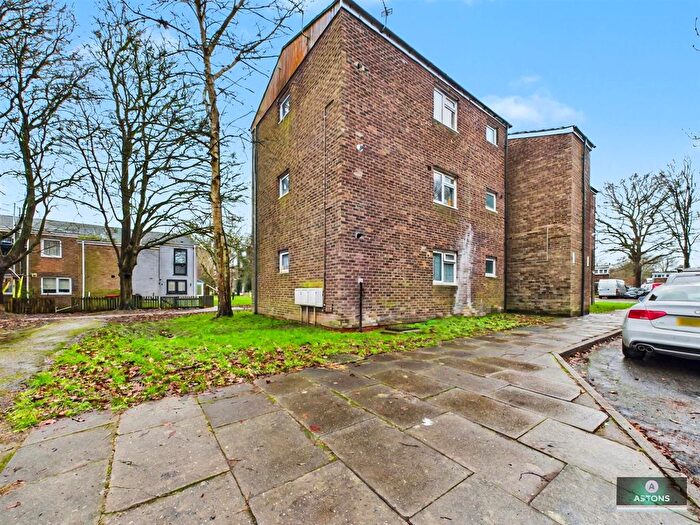 1 Bedroom Flat For Sale In Fennel Crescent, Broadfield, RH11