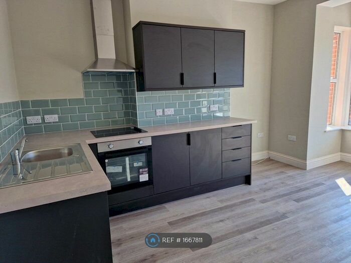 2 Bedroom Flat To Rent In Undercliff Road West, Felixstowe, IP11