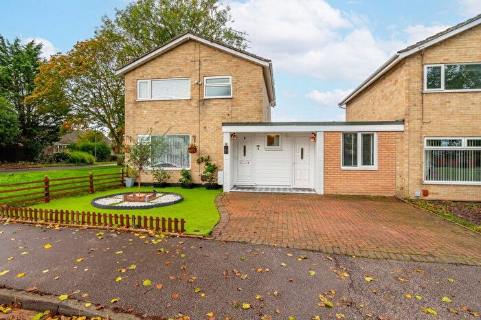 4 Bedroom Link Detached House For Sale In Yarmouth Road, Lowestoft, NR32