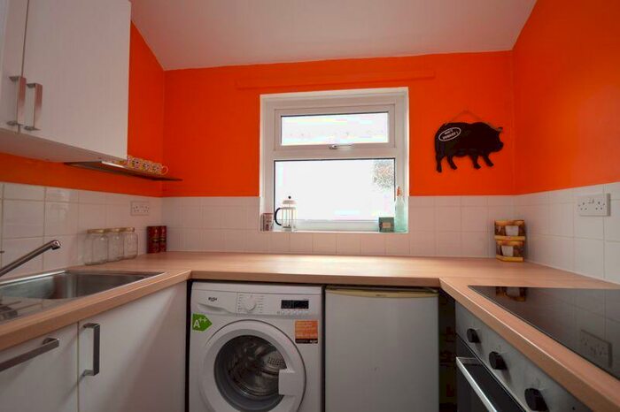 2 Bedroom Flat To Rent In D New Road, Porthcawl, CF36