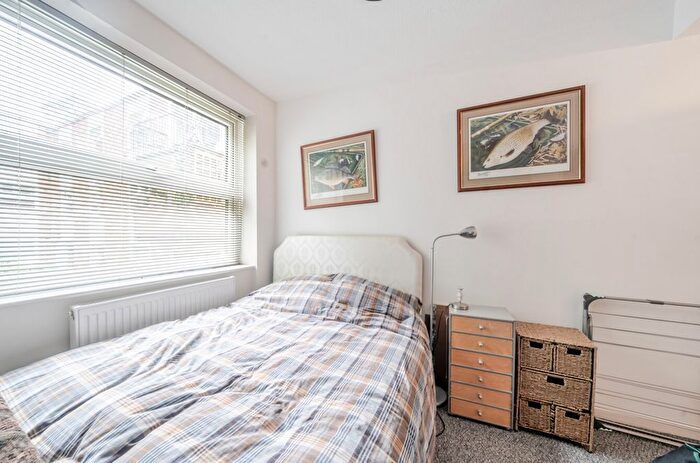 2 Bedroom Flat For Sale In Lingwood Close, Bassett, Southampton, Hampshire, SO16