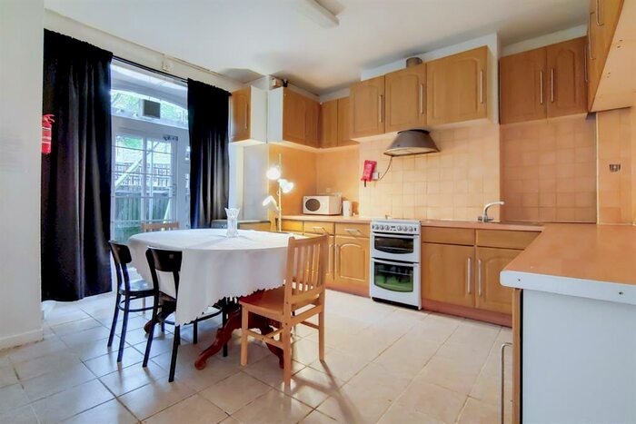 4 Bedroom Apartment To Rent In Aberdeen Park, London, London, N5