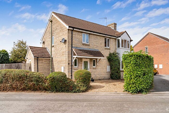 4 Bedroom Detached House For Sale In Tangmere Close, Bicester, OX26
