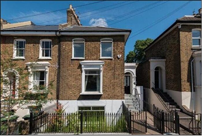 Terraced House To Rent In Cranfield Road London, SE4