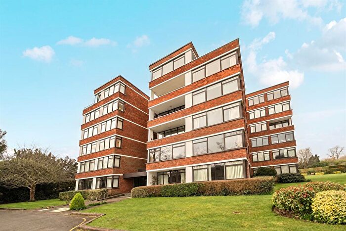 2 Bedroom Apartment For Sale In Ray Mead Road, Maidenhead, SL6
