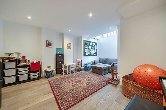 4 Bedroom End Terrace House To Rent In Cranbury Road, Sands End, London, SW6