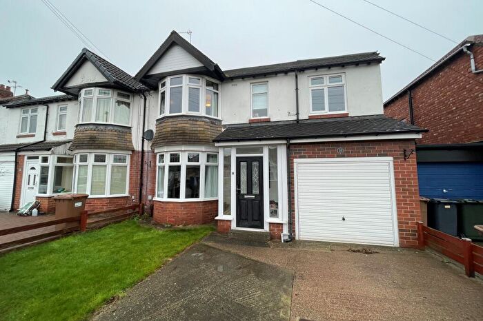 3 Bedroom Semi Detached House For Sale In Chatsworth Gardens, West Monkseaton, Whitley Bay, NE25