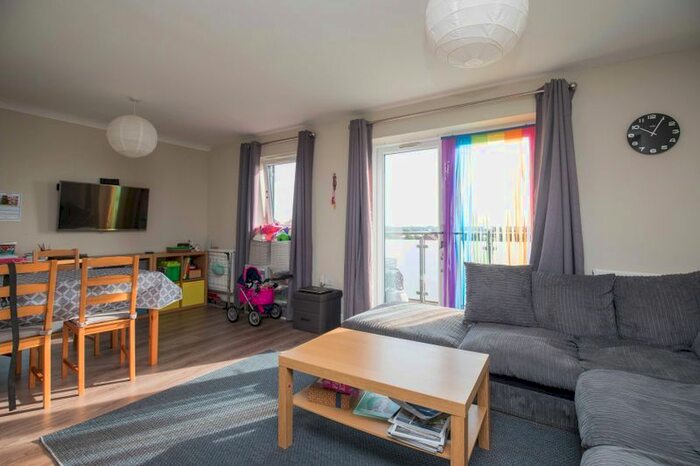 2 Bedroom Flat To Rent In Otter Way, West Drayton, UB7