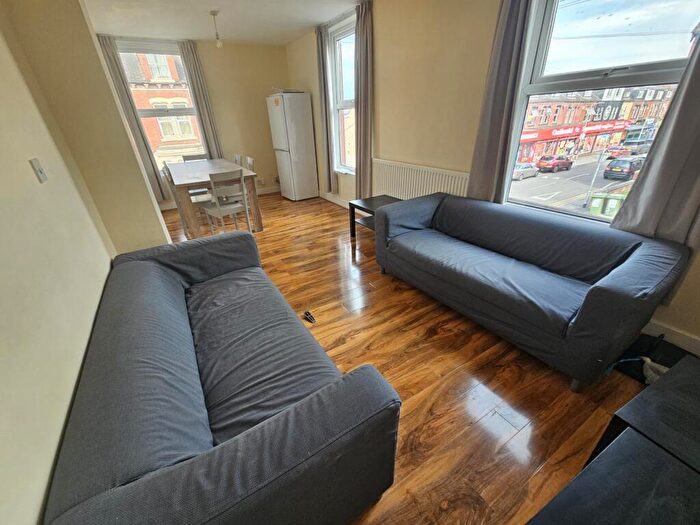 6 Bedroom House To Rent In A Brudenell Grove, Leeds, LS6