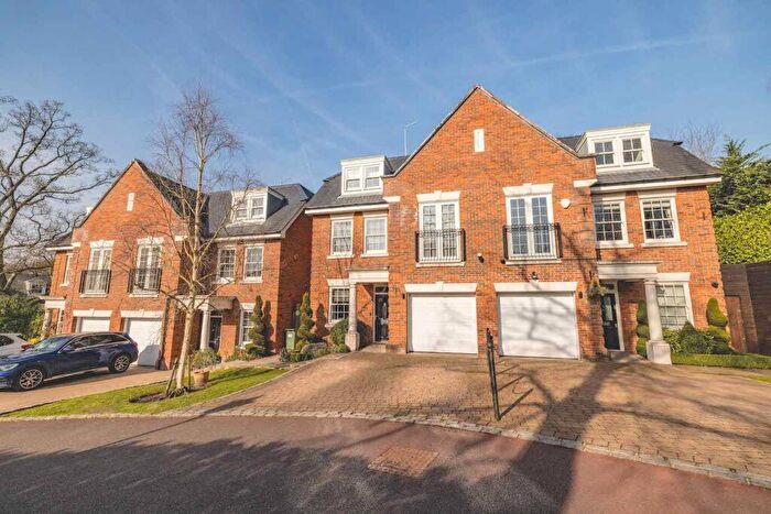 4 Bedroom Semi-Detached House For Sale In Oak Wood Place, Gerrards Cross, SL9