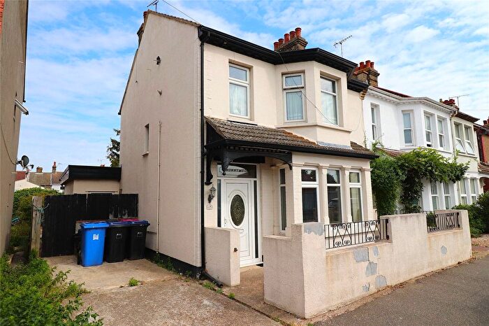 4 Bedroom End Of Terrace House For Sale In Richmond Avenue, Shoeburyness, Southend-On-Sea, Essex, SS3