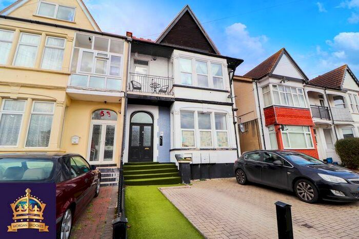 2 Bedroom Apartment To Rent In Genesta Road, Westcliff-On-Sea, SS0