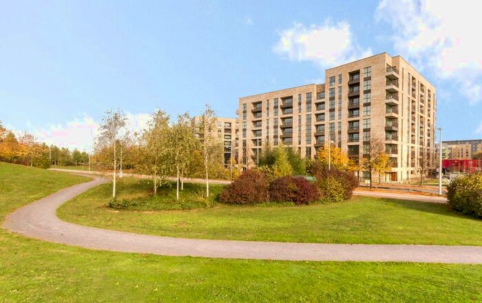 2 Bedroom Flat To Rent In Lakeside Drive, London, NW10