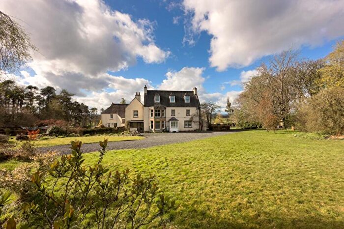 6 Bedroom Semi-Detached House For Sale In Broadshaw Estate, West Calder, EH55