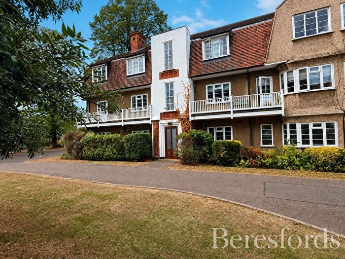 2 Bedroom Apartment For Sale In Upminster Road, Hornchurch, RM11