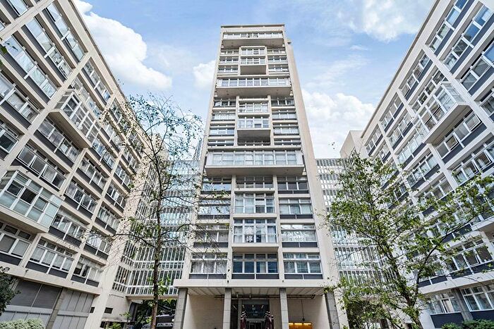 Studio To Rent In Newington Causeway, Elephant And Castle, London, SE1