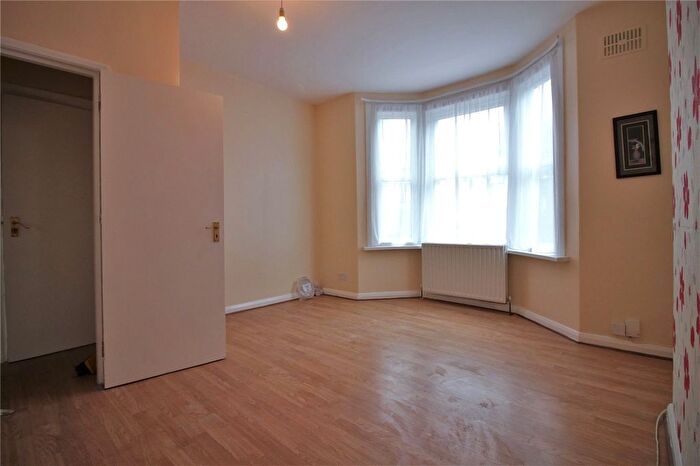 2 Bedroom Maisonette For Sale In Rosebank Road, London, W7
