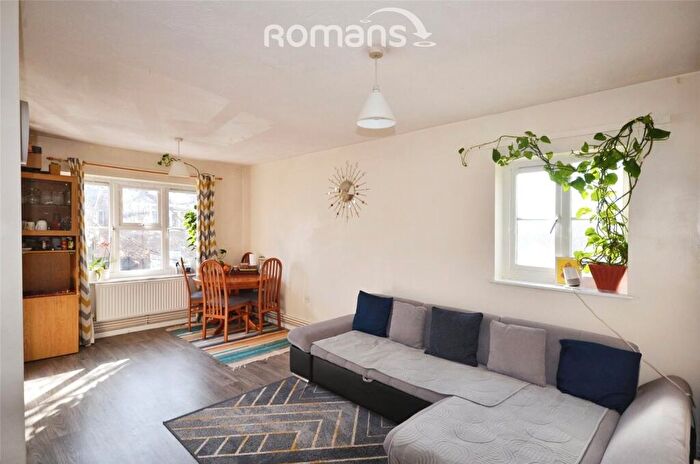 2 Bedroom Flat To Rent In Pursers Court, Slough, SL2