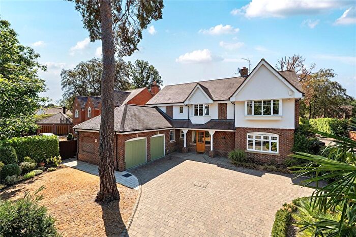 7 Bedroom Detached House For Sale In Hacketts Lane, Pyrford, GU22
