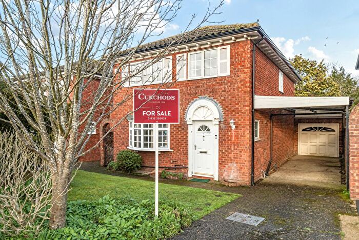 3 Bedroom Detached House For Sale In The Crofts, Upper Halliford Green, Shepperton, TW17
