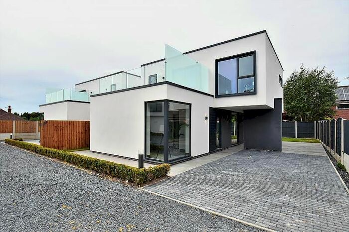 2 Bedroom Detached House To Rent In Moss Lane, Bramhall, Stockport SK7