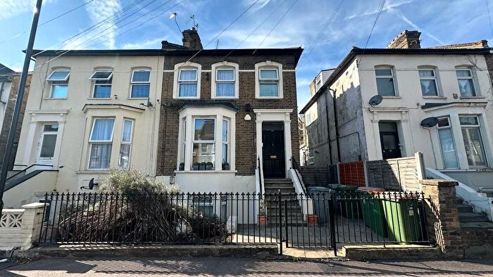 2 Bedroom Flat For Sale In Selwyn Road, London, E13