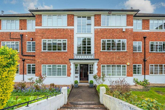 3 Bedroom Flat To Rent In Raymond Road, Wimbledon, London, SW19