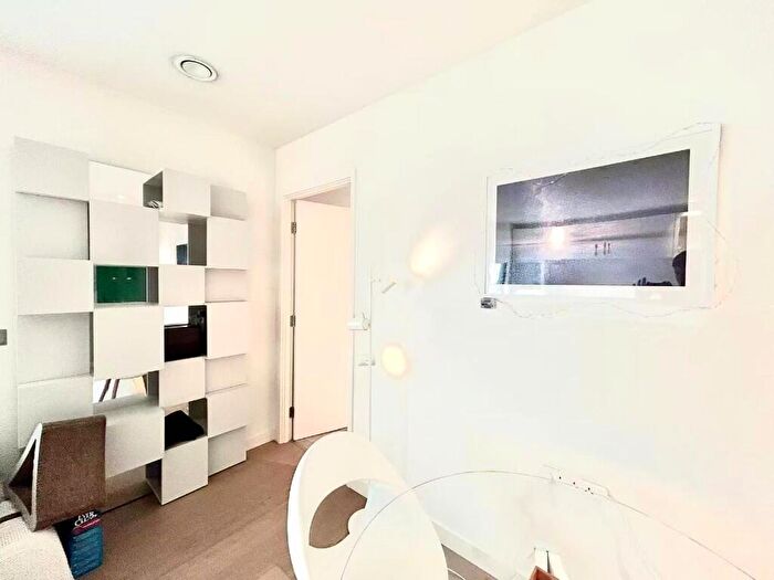 1 Bedroom Flat To Rent In Wards Place, London, E14