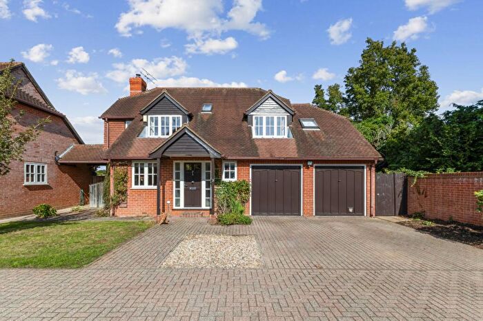4 Bedroom Detached House To Rent In Hannams Farm Close, Crondall, Farnham, Hampshire, GU10