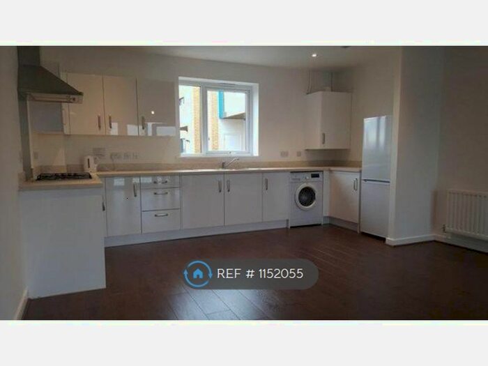 2 Bedroom Flat To Rent In Stephen Tuckwell House, Barking IG11