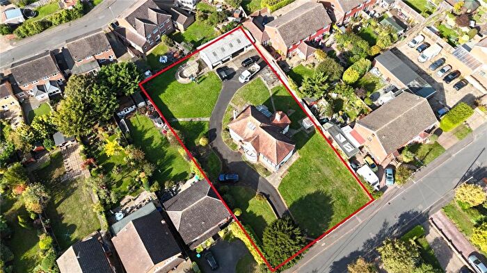 4 Bedroom Detached House For Sale In Malyons Road, Hextable, Kent, BR8