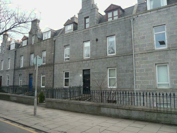 2 Bedroom Flat To Rent In King Street, Garden Flat Right, AB24