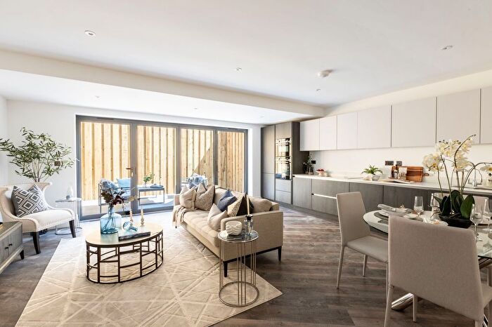 3 Bedroom Flat To Rent In Flat, Kingsmead Court, Smitham Downs Road, Purley, CR8