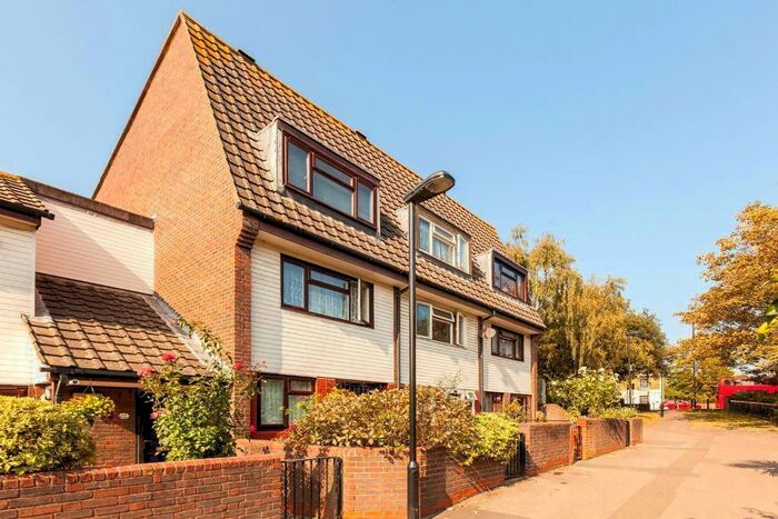 4 Bedroom Terraced House To Rent In Grand Walk, Solebay Street, Mile End, London, E1