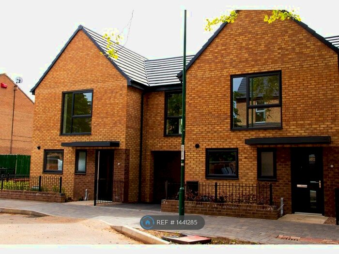 4 Bedroom Terraced House To Rent In Arkwright Walk, Nottingham, NG2