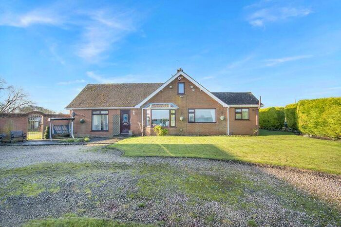 2 Bedroom Detached Bungalow For Sale In Lincoln Road, East Markham, Newark, NG22