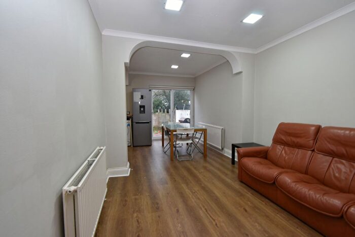 1 Bedroom Terraced House To Rent In Sandringham Road, London, NW11