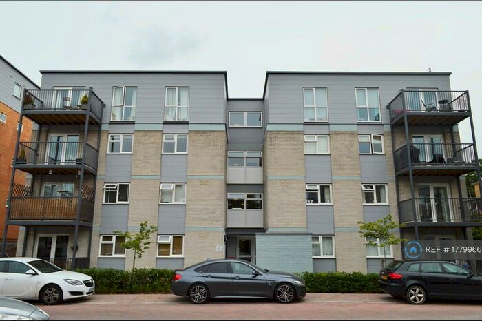 3 Bedroom Flat To Rent In Limerick Close, London, SW12