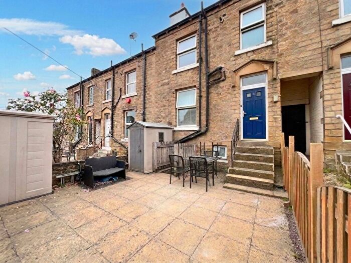 1 Bedroom Terraced House For Sale In Crosland Street, Huddersfield, HD4